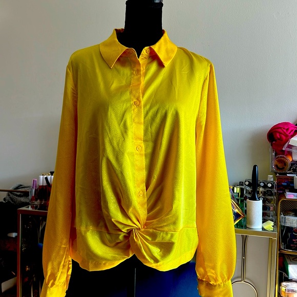 Yellow and Gold Polyester Button Down - Picture 1 of 3